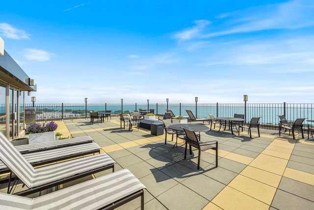 2970 N Lake Shore Drive 2C, Chicago, IL 60657