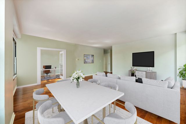 2970 N Lake Shore Drive 2C, Chicago, IL 60657