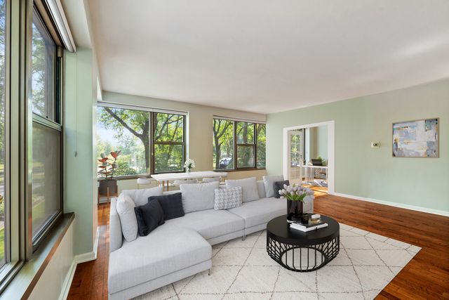 2970 N Lake Shore Drive 2C, Chicago, IL 60657