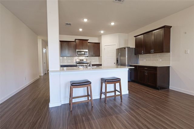 512 Mccoy Drive, Van Alstyne, TX 75495