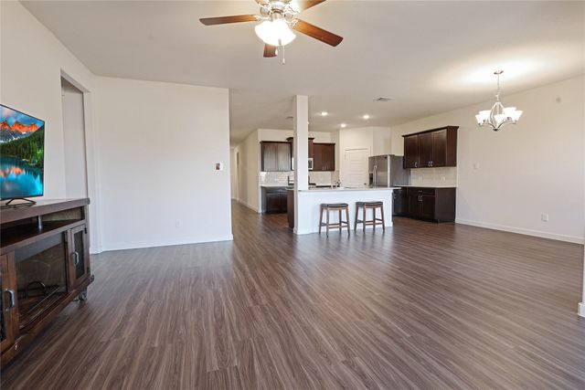 512 Mccoy Drive, Van Alstyne, TX 75495