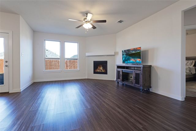 512 Mccoy Drive, Van Alstyne, TX 75495