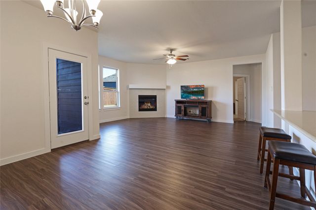 512 Mccoy Drive, Van Alstyne, TX 75495