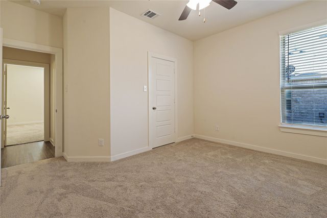 512 Mccoy Drive, Van Alstyne, TX 75495