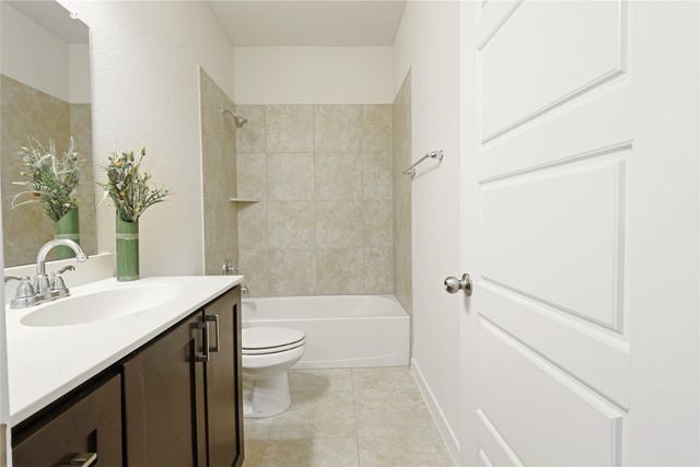 512 Mccoy Drive, Van Alstyne, TX 75495