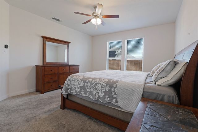 512 Mccoy Drive, Van Alstyne, TX 75495