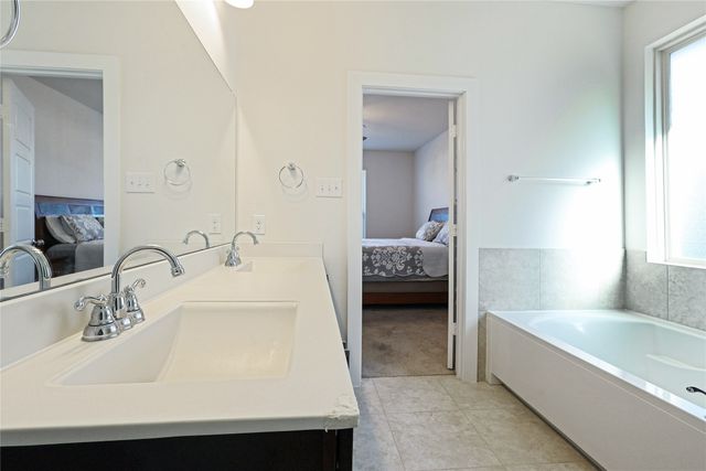 512 Mccoy Drive, Van Alstyne, TX 75495