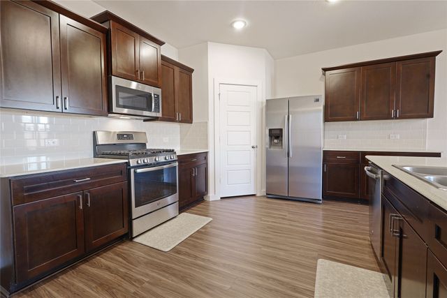 512 Mccoy Drive, Van Alstyne, TX 75495