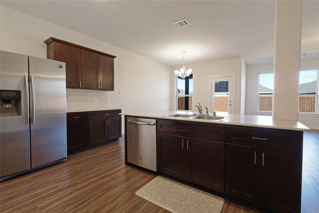 512 Mccoy Drive, Van Alstyne, TX 75495