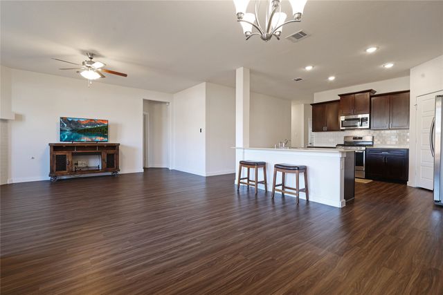 512 Mccoy Drive, Van Alstyne, TX 75495