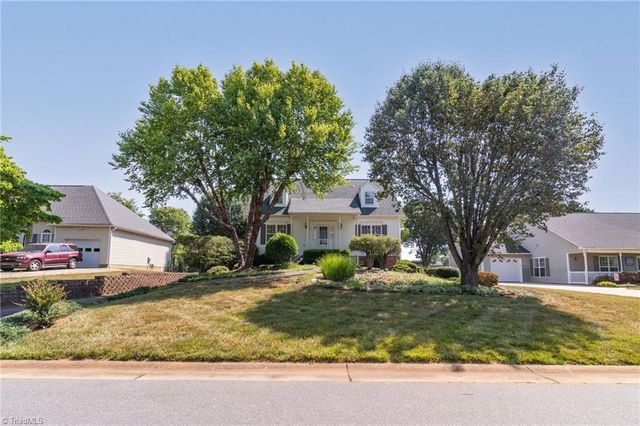 1735 Springfield Farm Court, Clemmons, NC 27012