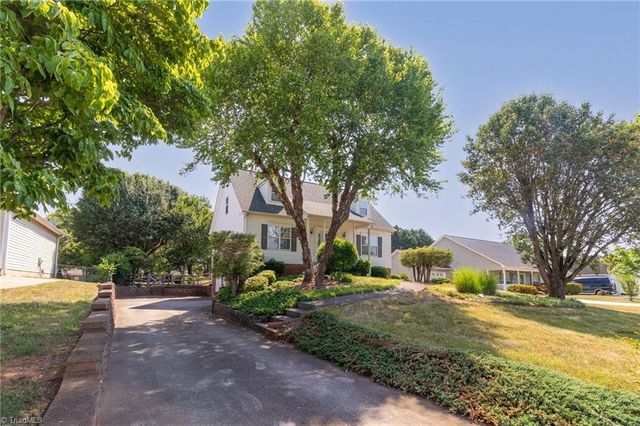 1735 Springfield Farm Court, Clemmons, NC 27012