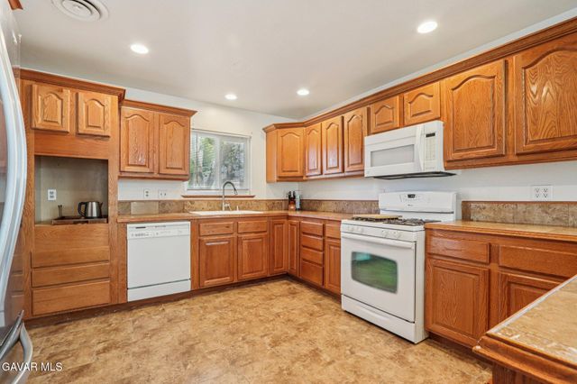 5209 W Avenue M-8, Quartz Hill, CA 93536