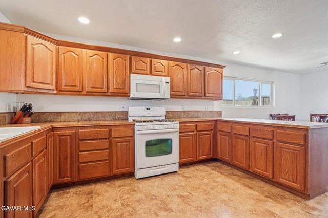 5209 W Avenue M-8, Quartz Hill, CA 93536