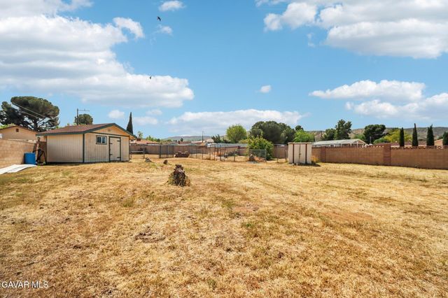 5209 W Avenue M-8, Quartz Hill, CA 93536