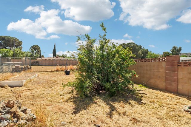 5209 W Avenue M-8, Quartz Hill, CA 93536