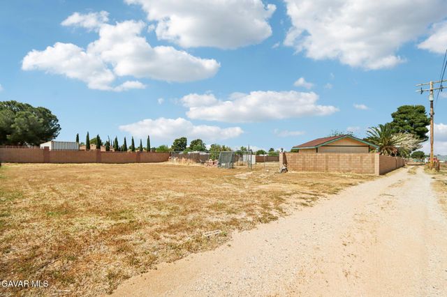 5209 W Avenue M-8, Quartz Hill, CA 93536