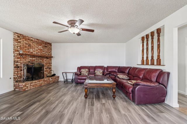 5209 W Avenue M-8, Quartz Hill, CA 93536