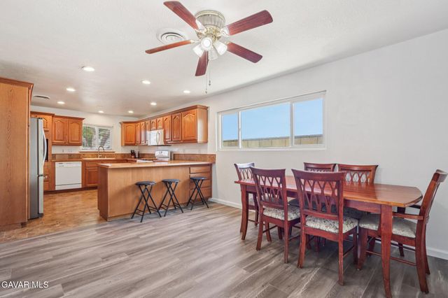 5209 W Avenue M-8, Quartz Hill, CA 93536