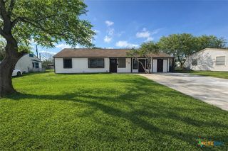 105 Massanet Street, Port Lavaca, TX 77979