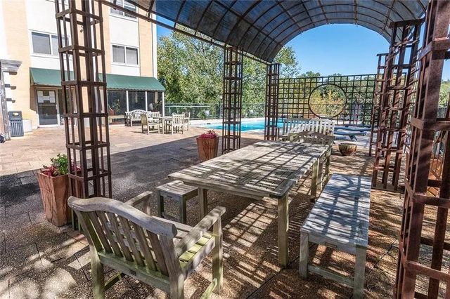 2285 Peachtree Road NE, Atlanta, GA 30309