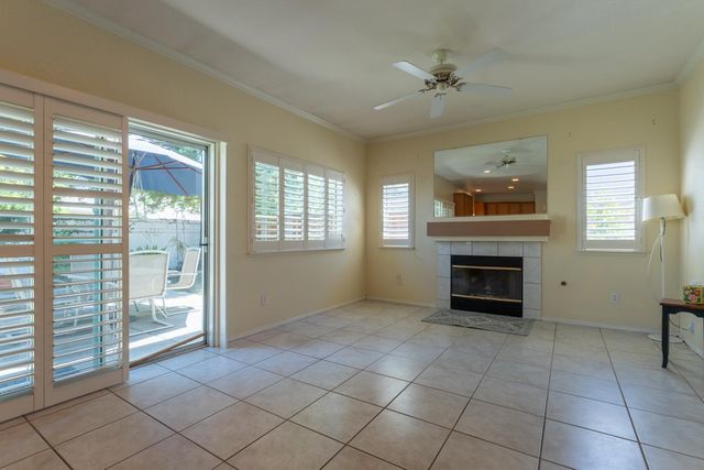 9501 Portside Ln, Elk Grove, CA 95758