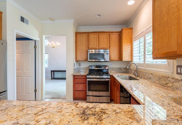 9501 Portside Ln, Elk Grove, CA 95758