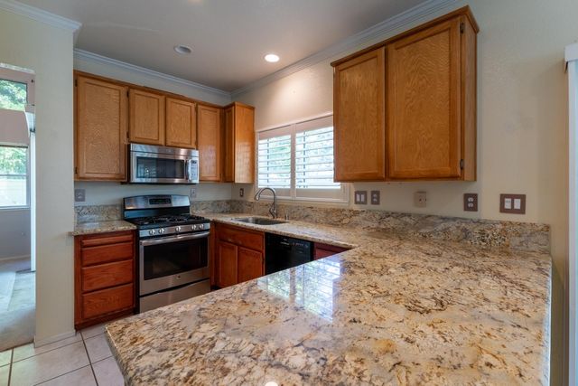 9501 Portside Ln, Elk Grove, CA 95758