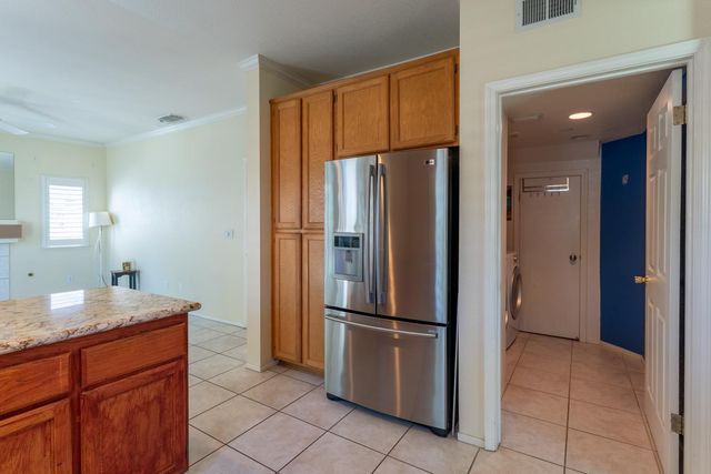 9501 Portside Ln, Elk Grove, CA 95758