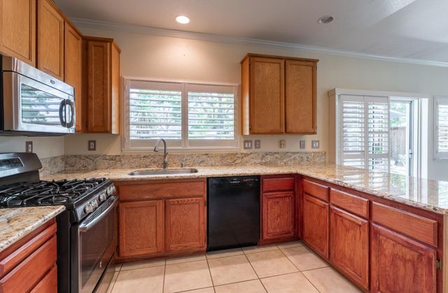 9501 Portside Ln, Elk Grove, CA 95758