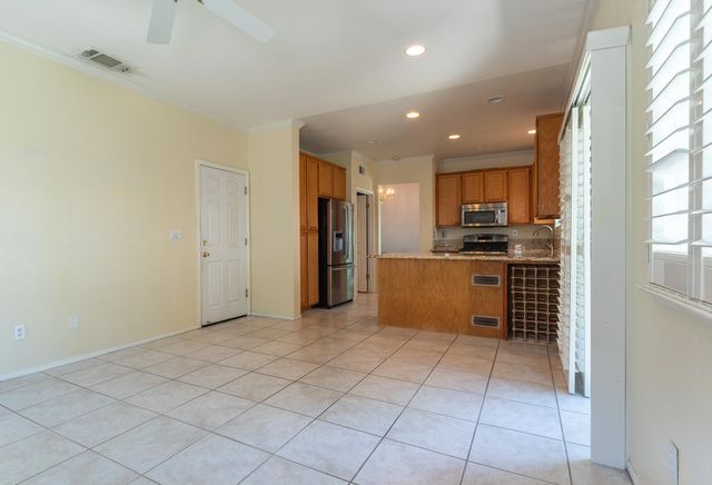 9501 Portside Ln, Elk Grove, CA 95758