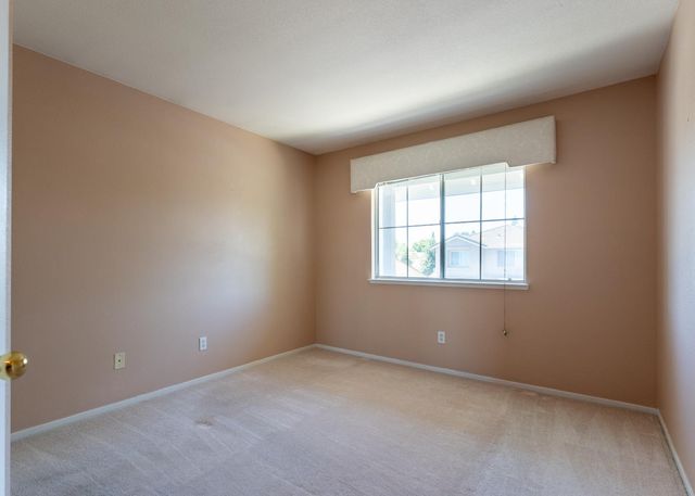 9501 Portside Ln, Elk Grove, CA 95758