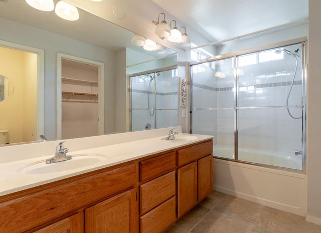 9501 Portside Ln, Elk Grove, CA 95758