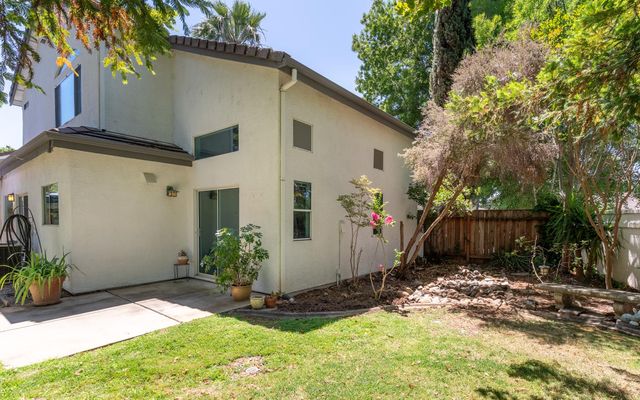 9501 Portside Ln, Elk Grove, CA 95758