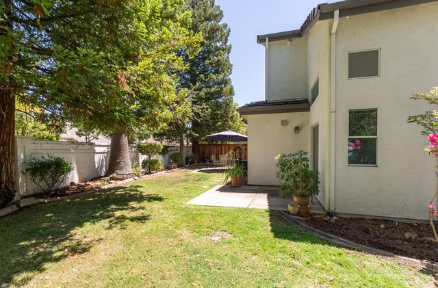 9501 Portside Ln, Elk Grove, CA 95758