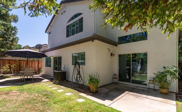 9501 Portside Ln, Elk Grove, CA 95758