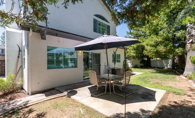 9501 Portside Ln, Elk Grove, CA 95758