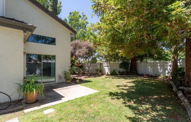 9501 Portside Ln, Elk Grove, CA 95758