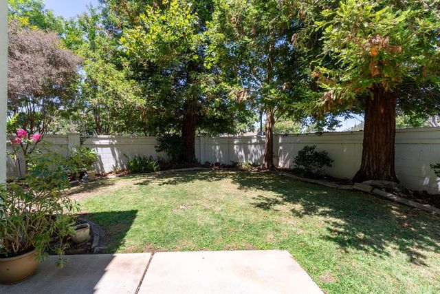 9501 Portside Ln, Elk Grove, CA 95758
