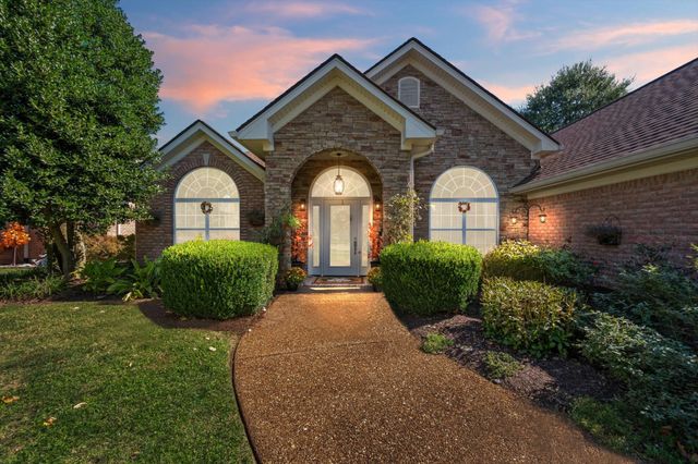 210 Bedrock Dr, White House, TN 37188