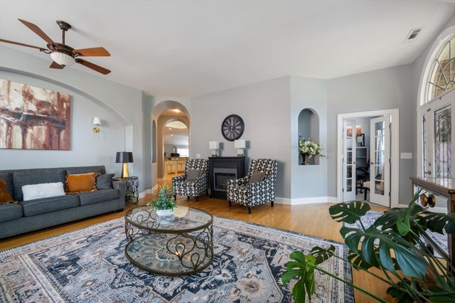 210 Bedrock Dr, White House, TN 37188