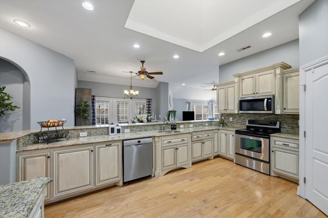 210 Bedrock Dr, White House, TN 37188