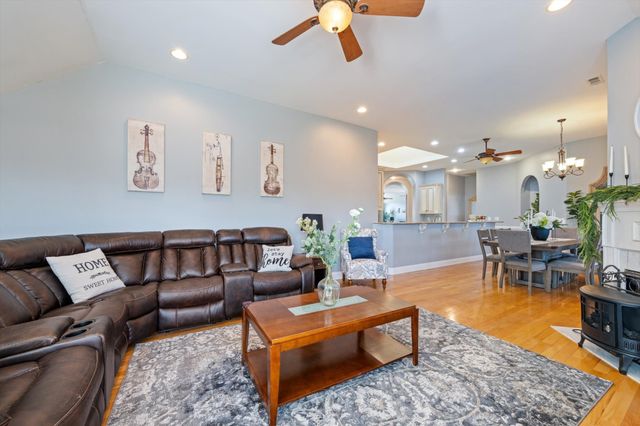 210 Bedrock Dr, White House, TN 37188