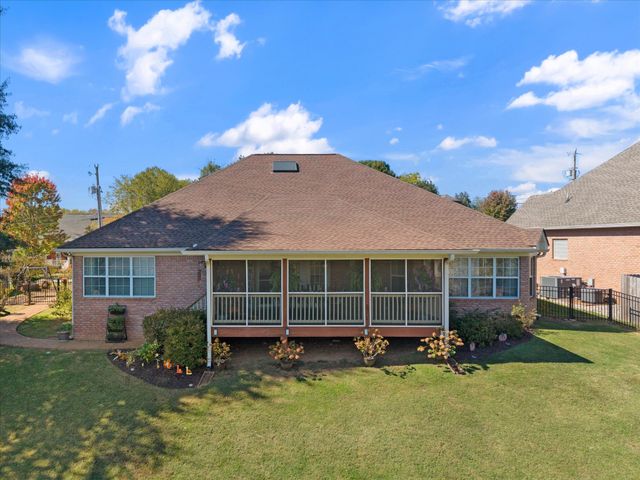 210 Bedrock Dr, White House, TN 37188