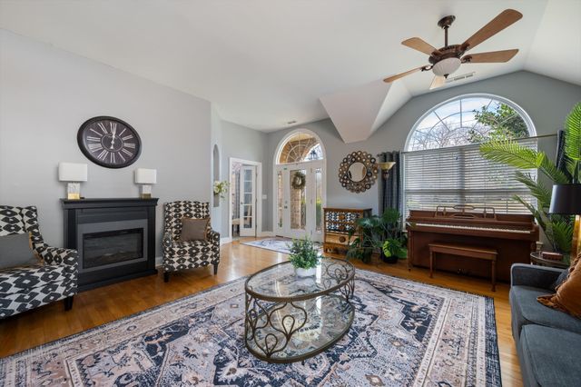 210 Bedrock Dr, White House, TN 37188