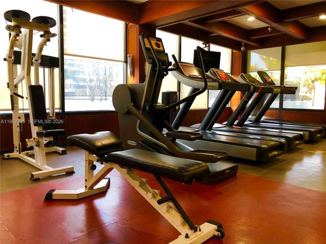 600 NE 36th St 1921, Miami, FL 33137