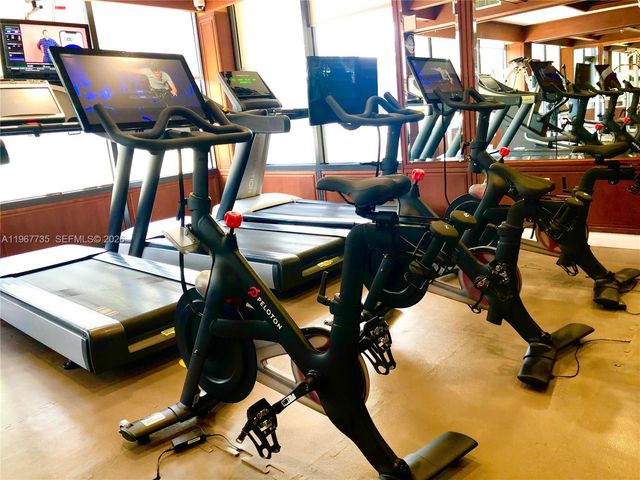 600 NE 36th St 1921, Miami, FL 33137