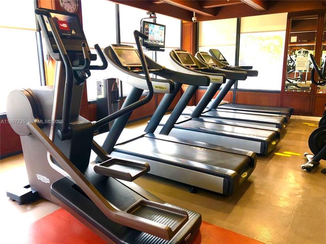 600 NE 36th St 1921, Miami, FL 33137