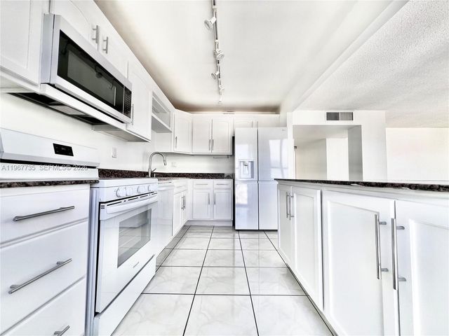 600 NE 36th St 1921, Miami, FL 33137