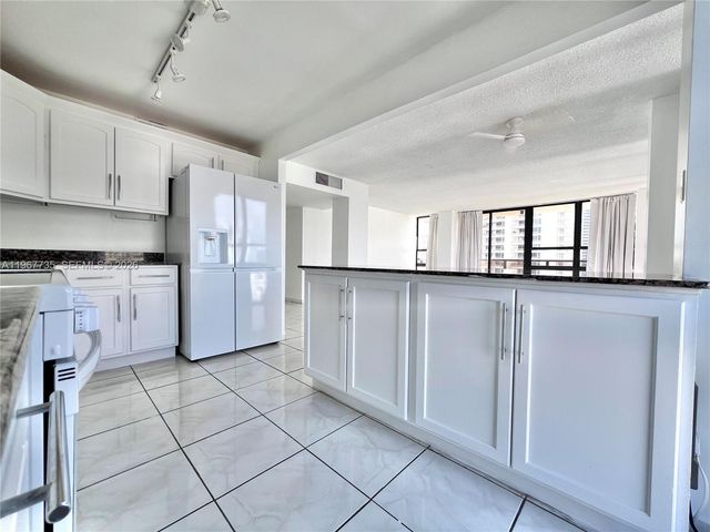 600 NE 36th St 1921, Miami, FL 33137